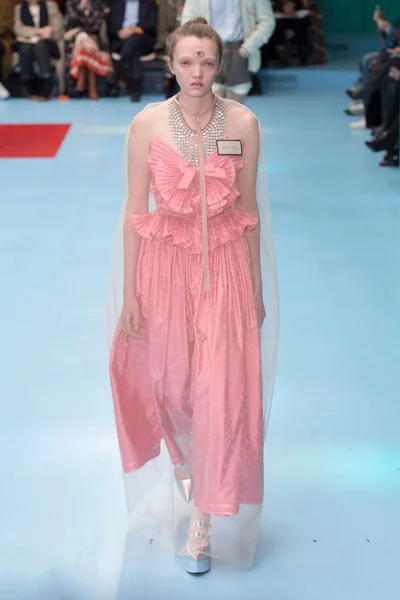 Look 90